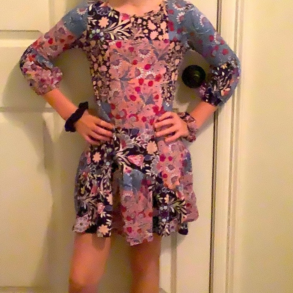 Cute  Girls dress With two matching scrunchies